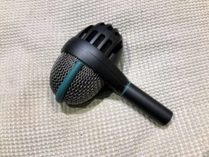 サンプル音源】バスドラムの定番マイク！AKG D112 -